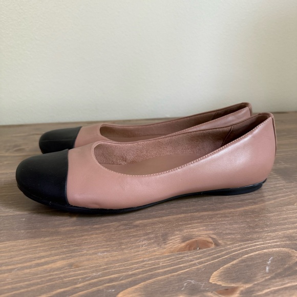 Naturalizer Tan and Black Flats - Picture 2 of 8
